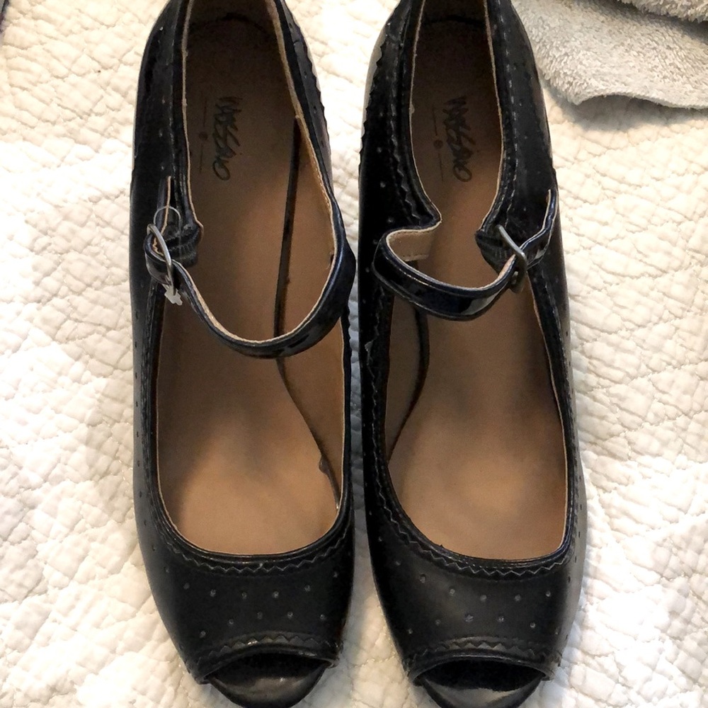 Loafer style heel NWOT size 10